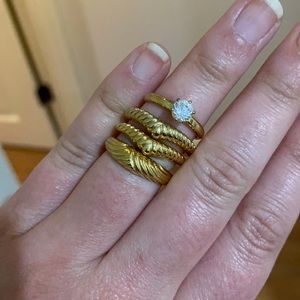 Set of 4 gold rings